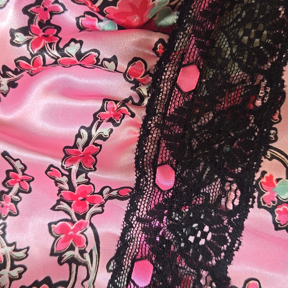 NWT Betsey Johnson Intimates Unique & Elegant Pink Floral/Black Lace Nightie - Picture 4 of 11